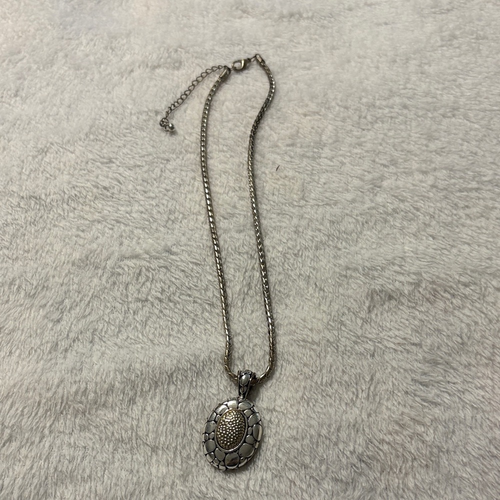 Chic Silver Pendant Necklace